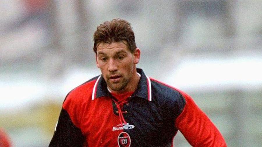 Morto a 49 anni Fabian O'Neill, ex di Cagliari e Juventus