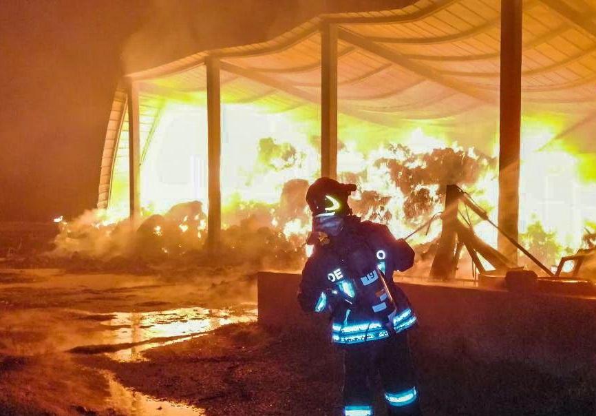 Solarussa, incendio in un’azienda agricola