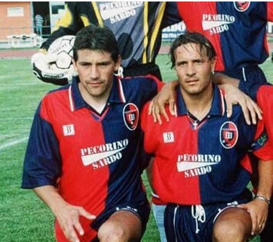 
	Fabian O' Neill e Roberto Muzzi: la foto &egrave; stata postata dall'ex attaccante sul suo profilo Facebook

