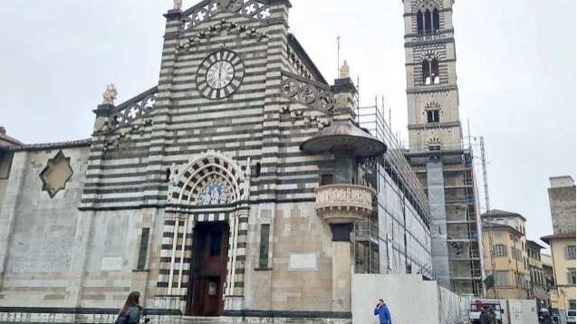 L’esterno del Duomo con ancora i ponteggi montati