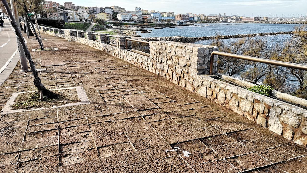 Porto Torres, nuovi marciapiedi nel Lungomare: assegnati i lavori