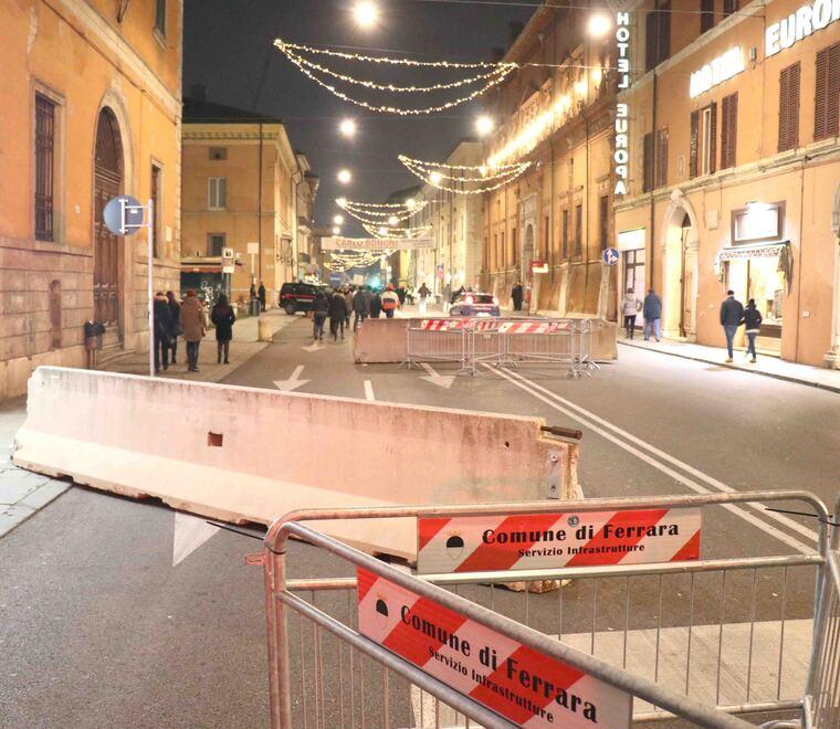Ferrara, Capodanno e incendio del Castello: parcheggi straordinari in Cavour