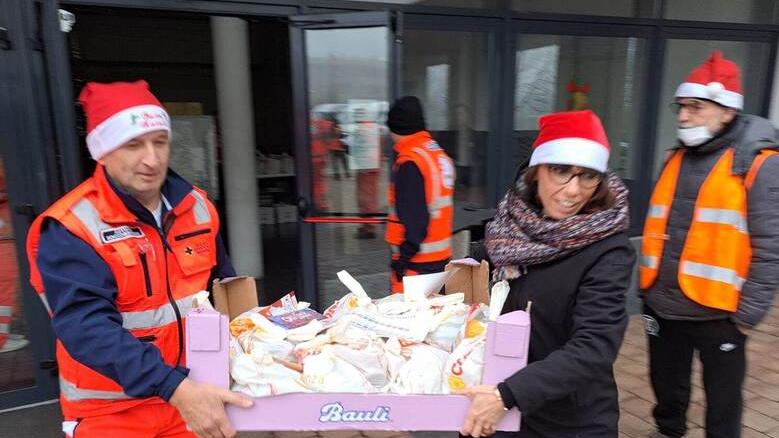 Il pranzo di Natale dei modenesi soli Arrivano i volontari della Corce Blu