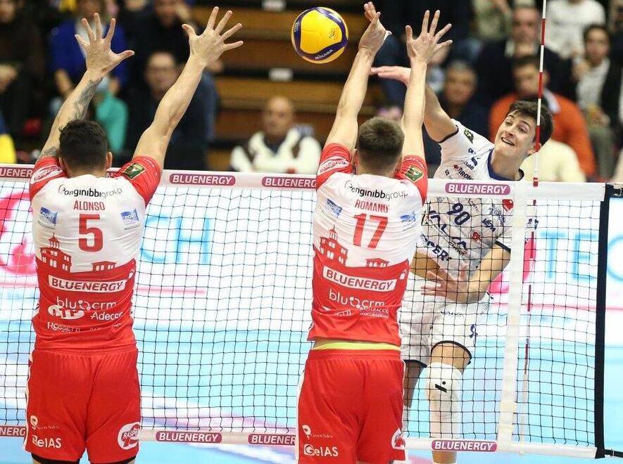 Modena volley. Giani: «Con il Piacenza prestazione di alto livello» E in tribuna Bonaccini applaude 