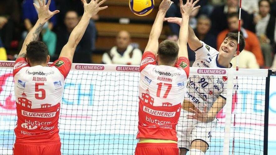 Modena volley. Giani: «Con il Piacenza prestazione di alto livello» E in tribuna Bonaccini applaude