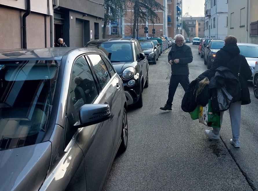 Ferrara, «intrappolati tra fumo e fiamme: abbiamo rischiato di morire»