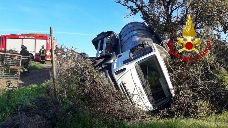 
	L'autocisterna rovesciata


