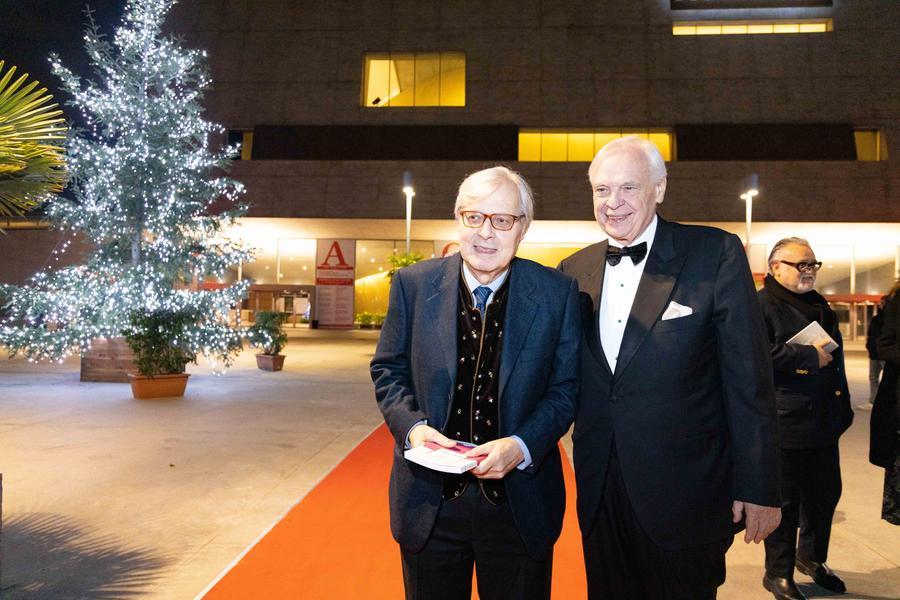 Firenze, sorrisi alla prima del Don Carlo. La musica mette in un angolo le tensioni
