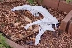 Pavullo. Vandalizzano le statue ma poi si pentono 