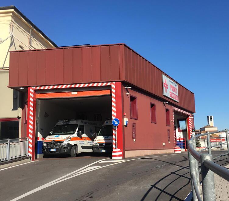 Pontedera, bimbo di otto mesi con febbre visitato dopo sette ore di attesa. La mamma: «È una vergogna»
