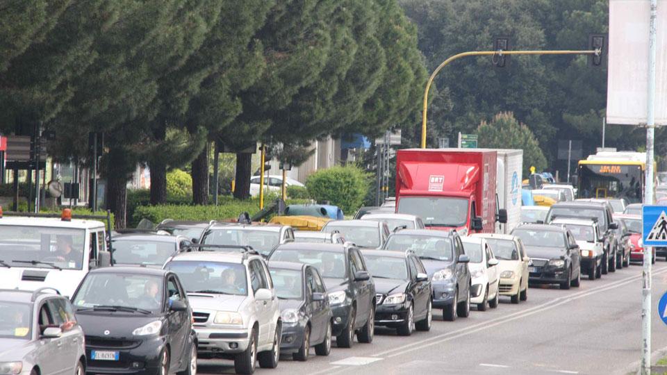 Pochi alberi e troppe automobili: Prato bocciata da Legambiente