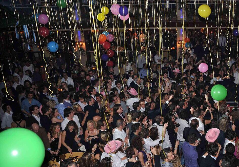 In Versilia Capodanno in discoteca verso il tutto esaurito: ecco prezzi e formule