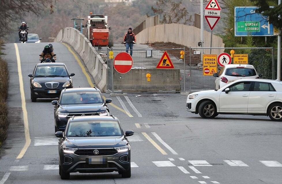 Carrara, cavalcavia di viale Galilei: cantiere in ritardo di tre mesi