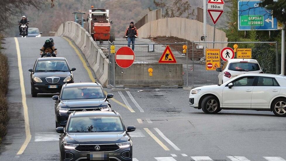 Carrara, cavalcavia di viale Galilei: cantiere in ritardo di tre mesi