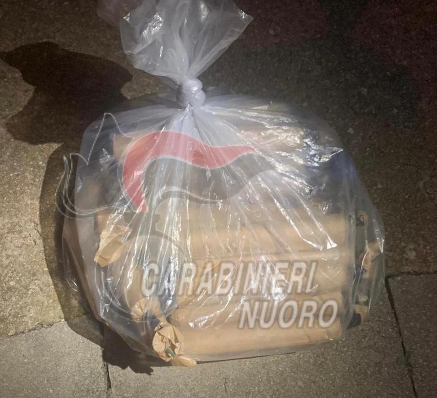 Candelotti esplosivi sequestrati a un gruppo di ragazzi in Ogliastra: 4 denunce e accertamenti sui produttori degli ordigni