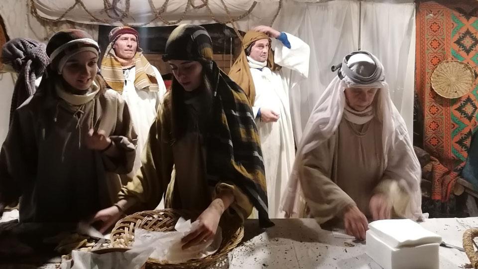 File di 200 metri e attese di tre ore per il presepe: da Equi Terme al Castello del Piagnaro è magìa