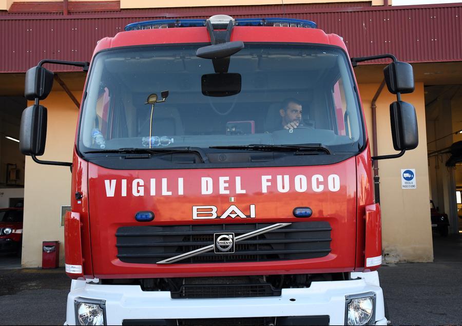 Esanime nel rogo della sua casa a Bitti: salvato da carabinieri e vigili del fuoco