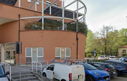 Spaccata e furto al forno di viale della Repubblica