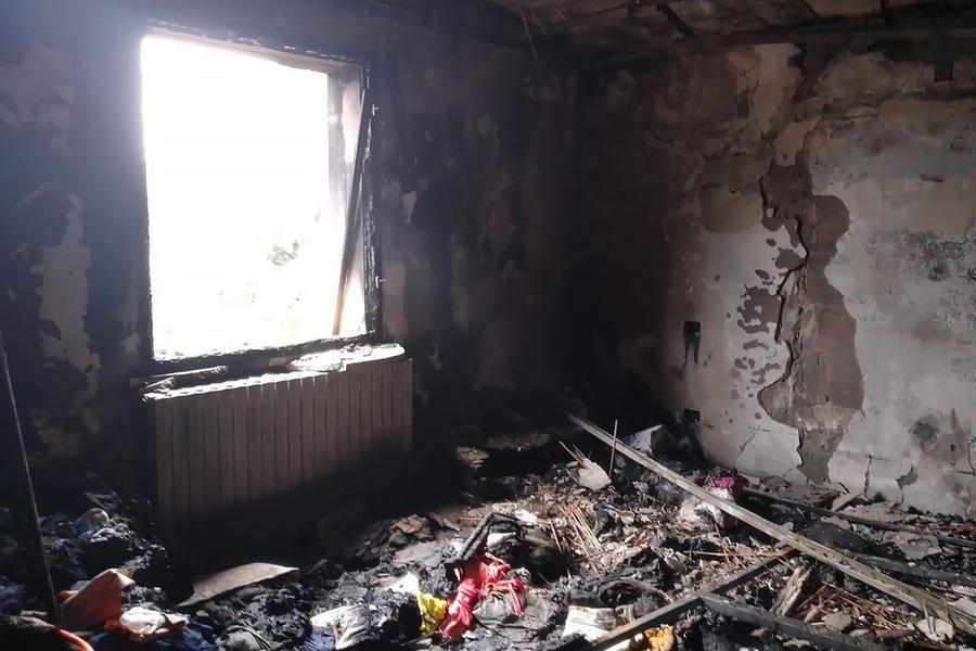 Camera da letto distrutta da un incendio: pompieri a Borgo Cascina