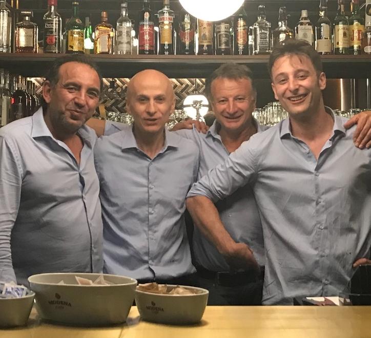 Da sinistra Guido insieme ai suoi amici storici: Valter, “Gazza” e Lorenzo