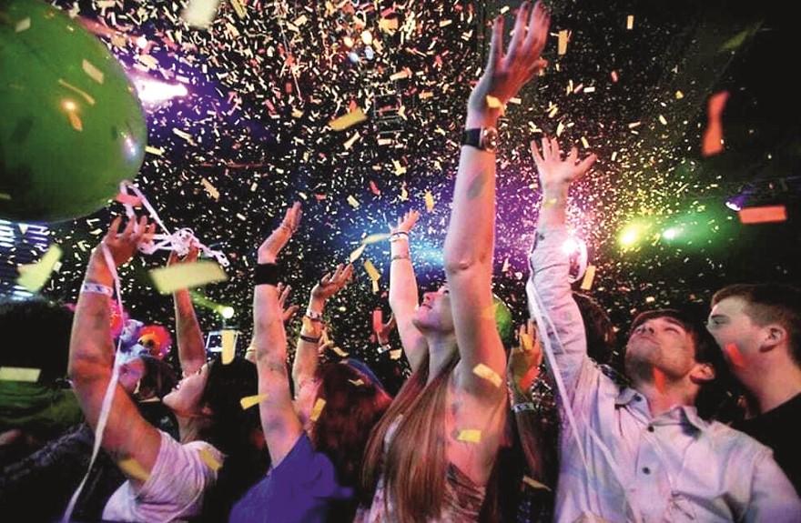 Carpi e Modena, le feste in piazza di San Silvestro tra maxi discoteca e acrobazie aeree 