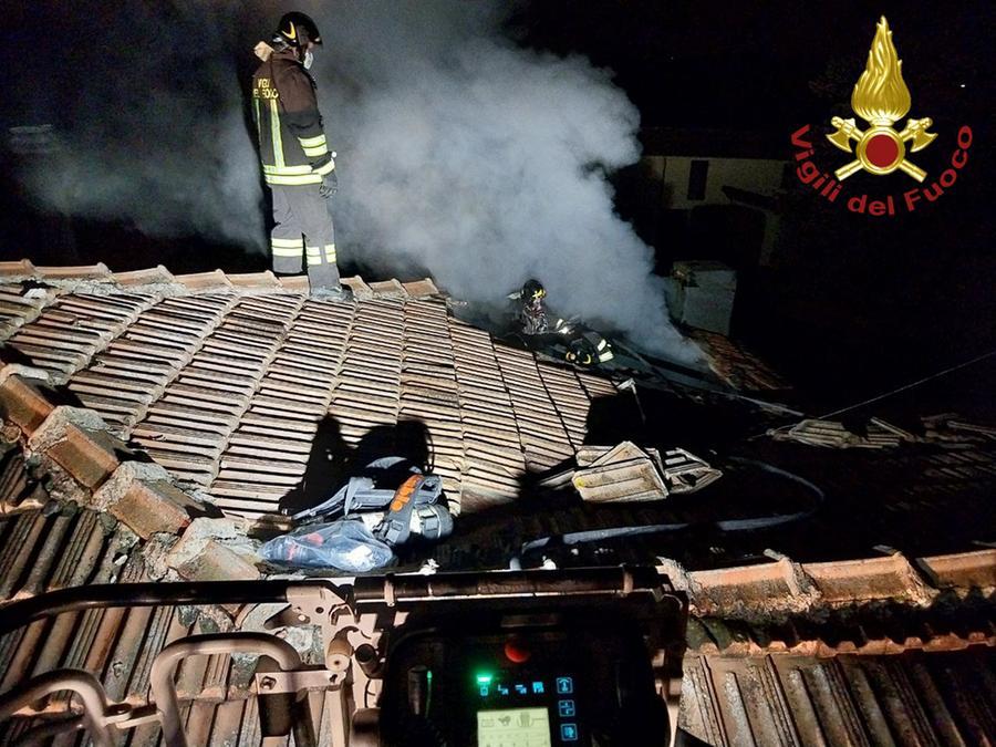 Doppio incendio nella notte a Sozzigalli di Soliera e  a Manzolino di Castelfranco