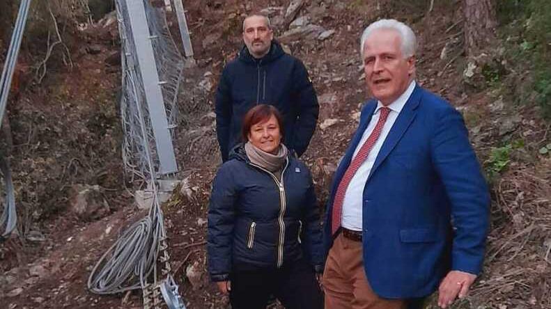 I sindaci Massimiliano Ghimenti (Calci) e Arianna Buti (Buti) con il presidente della Regione Eugenio Giani