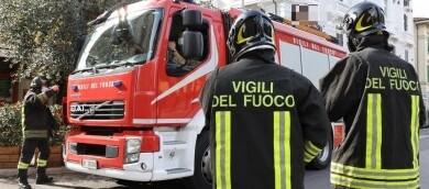 Vigili del fuoco in centro a Montecatini in una immagine d’archivio (foto Nucci)