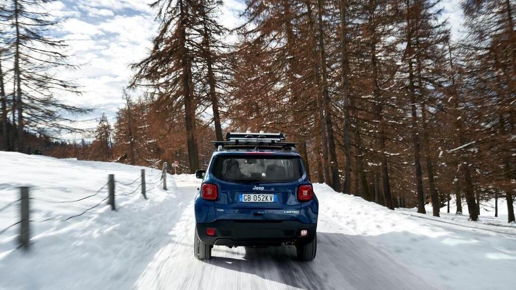 Jeep: con 4xe sicurezza e divertimento anche in inverno