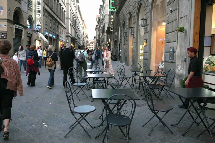 Dal 31 dicembre stop ai tavolini all’aperto. Palazzo Vecchio lavora per una nuova gestione del suolo pubblico