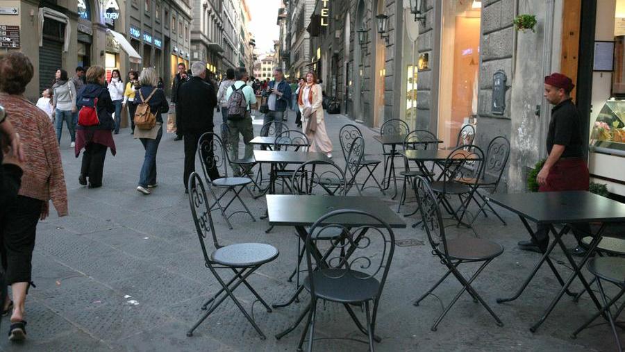 Dal 31 dicembre stop ai tavolini all’aperto. Palazzo Vecchio lavora per una nuova gestione del suolo pubblico
