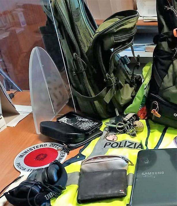 Turiste derubate, la polizia ritrova la refurtiva