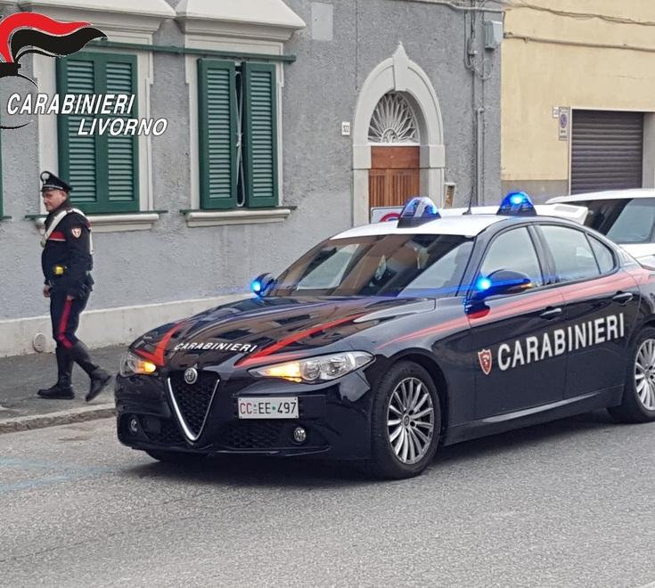 Via Giordano Bruno, tenta di occupare la casa popolare poi minaccia i vicini con un coltello: arrestato 