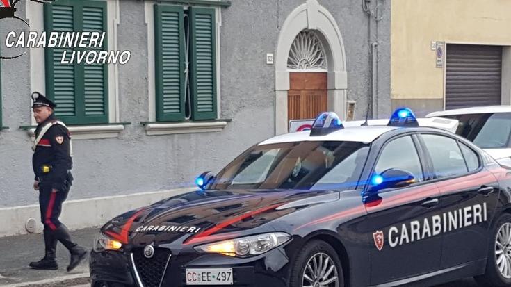 Via Giordano Bruno, tenta di occupare la casa popolare poi minaccia i vicini con un coltello: arrestato