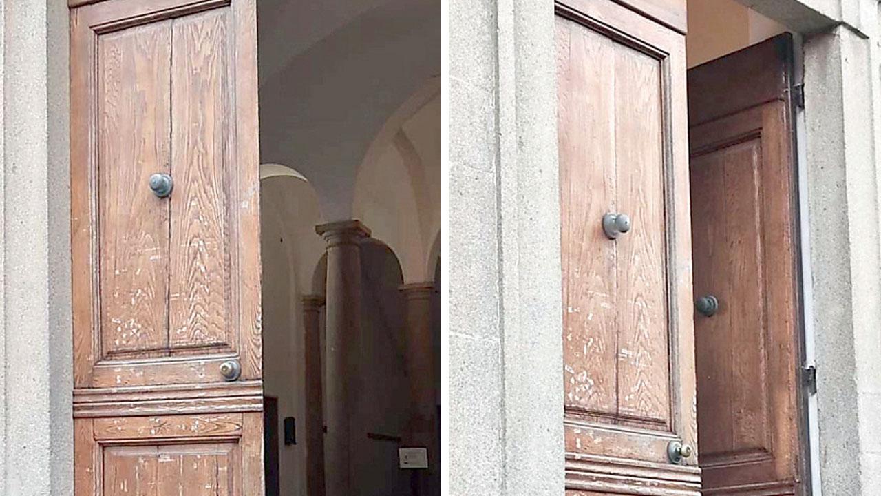 A sinistra una foto 2021 al portone del palazzo che ospita la sede del Comune di Arcidosso, a destra lo stesso ingresso fotografato a distanza di almeno un anno, nel dicembre del 2022. I segni lasciati da tempo e usura su legno e pietra dell’accesso appaiono simili