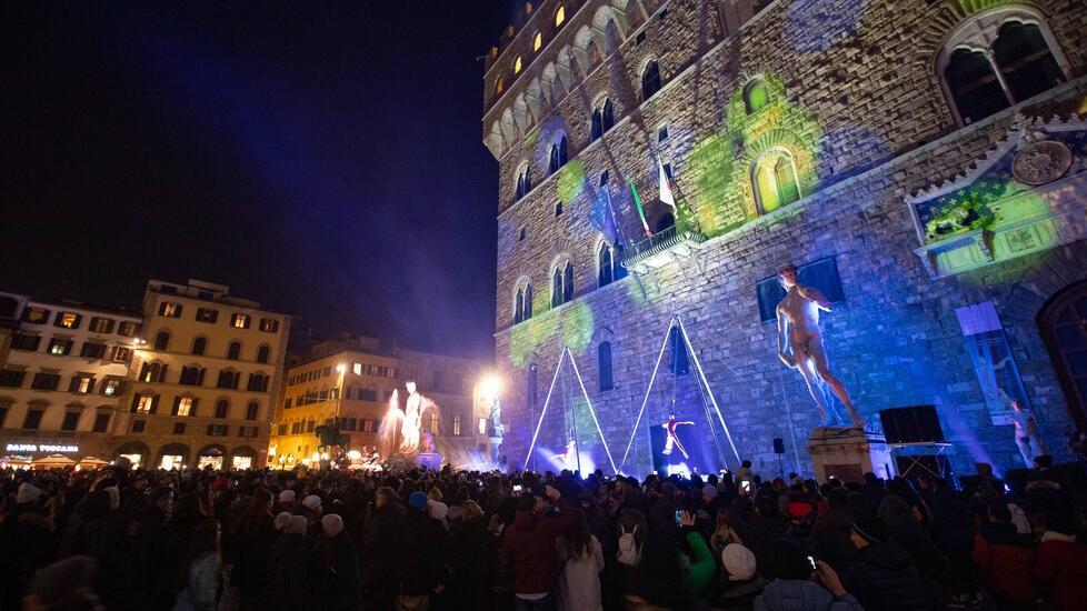 Firenze, le quattro piazze degli show dal vivo: giochi di luci, gospel e classica
