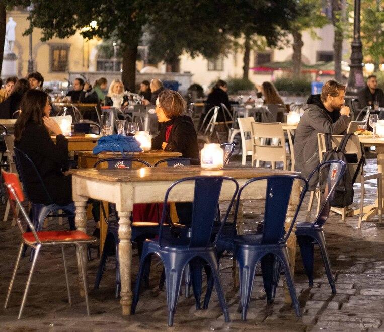 Stop a sedie e tavolini all’aperto: il Comune di Firenze lavora a un nuovo Piano