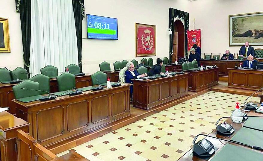 Aula vuota, seduta interrotta «Abbiamo impegni improvvisi»