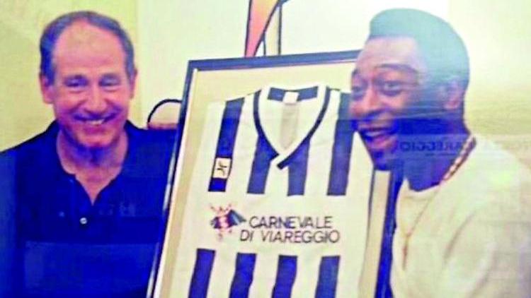 Pelè, quel giorno d’estate in cui il Dio del calcio venne a Viareggio