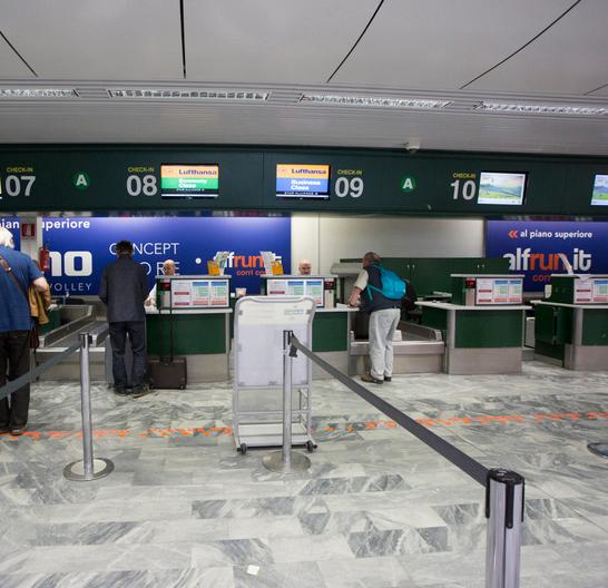 Aggressione all’aeroporto: operatrice spintonata e ferita