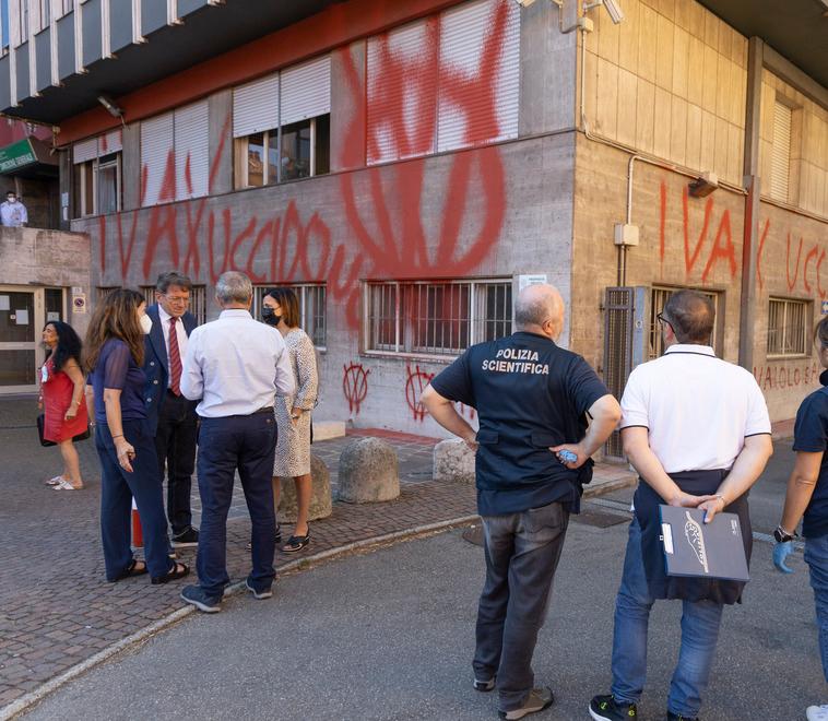 Modena. No-vax, minacce choc al sindaco Muzzarelli «Meriteresti l’impiccagione» 