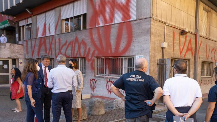 Modena. No-vax, minacce choc al sindaco Muzzarelli «Meriteresti l’impiccagione» 