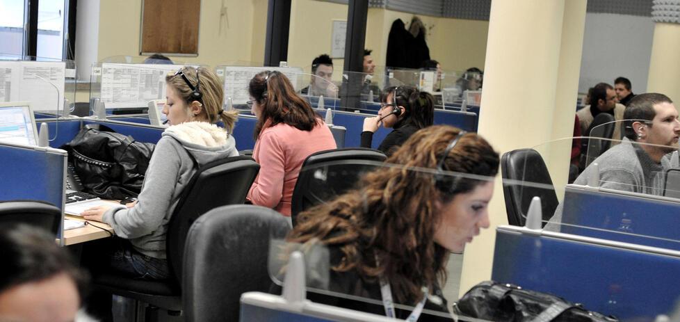 Giovani modenesi più poveri: uno su tre non arriva a mille euro al mese