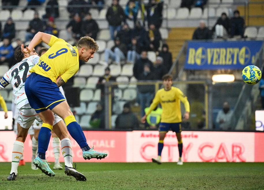 Modena calcio: baby bomber a tinte gialloblù 