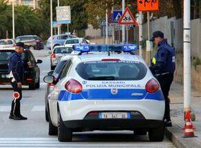 Sassari, botte e minacce all’anziana madre: 32enne in manette 