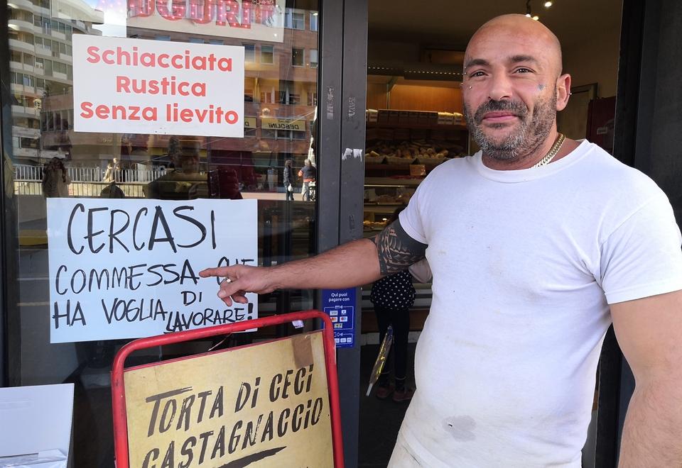 Il panettiere di piazza Attias cerca una commessa: «Ma che abbia voglia di lavorare, ecco perché» 