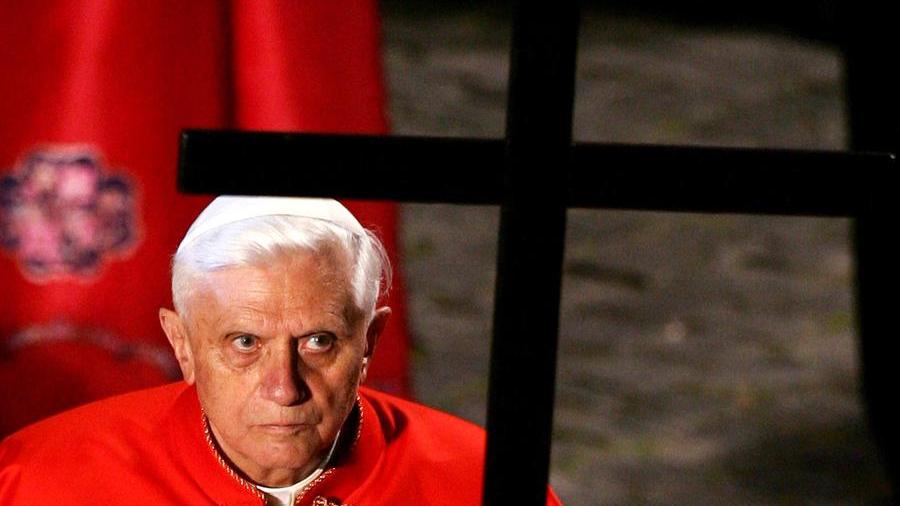 I funerali di Ratzinger il 5 gennaio nel segno della semplicità. Mattarella: «Un lutto per tutta Italia»