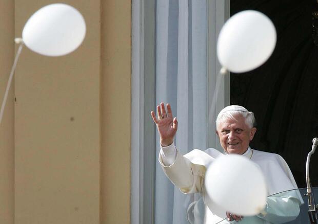 Il vescovo Castellucci: «La vita di papa Benedetto dedicata al servizio della Chiesa»
