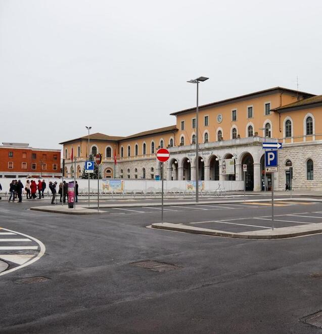 Cantiere stazione, stop alle auto su viale Gramsci per due mesi