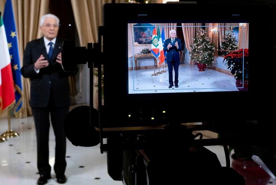 Mattarella: “Guardiamo al domani con gli occhi dei giovani”